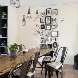 Εικόνες στο εσωτερικό του καθιστικού