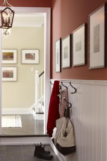 Εικόνες στο εσωτερικό του διαδρόμου