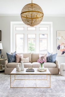 Πίνακες στο εσωτερικό των παστέλ χρωμάτων