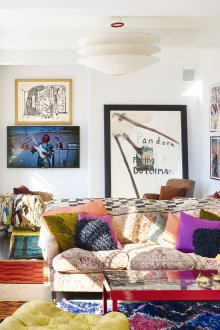 Πλαισιωμένα έργα ζωγραφικής στο εσωτερικό