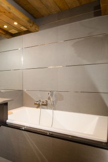 Εσωτερικό μπάνιο με πάνελ