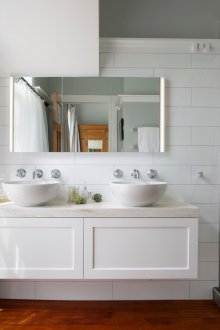 Σύγχρονο εσωτερικό μπάνιο