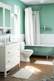 Πράσινο εσωτερικό μπάνιο