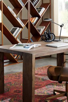 Εσωτερική διακόσμηση ενός γραφείου του κεφαλιού από τον ορεινό όγκο