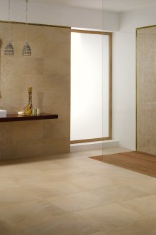 Μπεζ μπάνιο με πλακάκια