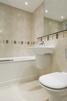 Μπεζ μοντέρνο μπάνιο