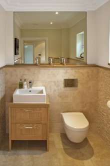 Μπεζ μπάνιο με τουαλέτα