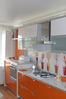 Ψυγείο κάτω από το περβάζι