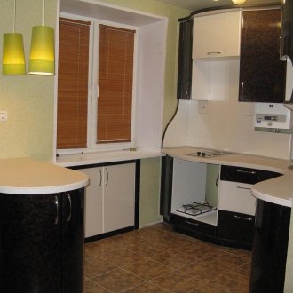 Ψυγείο κάτω από το ντουλάπι