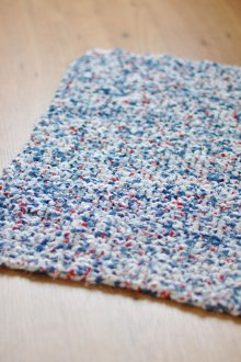 Χαλιά από ένα πολύχρωμο καλώδιο