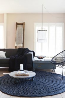 Χαλιά από ένα κορδόνι μπλε