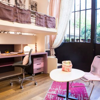 Σχεδιάστε ένα δωμάτιο για έναν έφηβο με σοφίτα