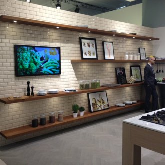 Οδήγησε τηλεόραση στην κουζίνα