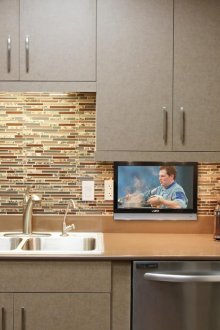 Η τηλεόραση στην κουζίνα είναι μικρή