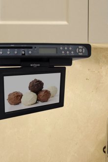 Περιστρέψτε την τηλεόραση στην κουζίνα