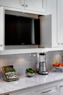 Τηλεόραση κρυμμένο στην κουζίνα