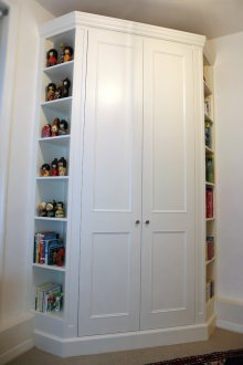 Πόρτες προς τη γωνιακή θέση