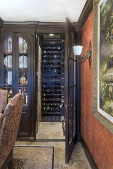 Πόρτες σε μια θέση με κρασί