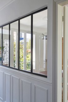 Σχεδιασμός ενός διαδρόμου με γυάλινο χώρισμα