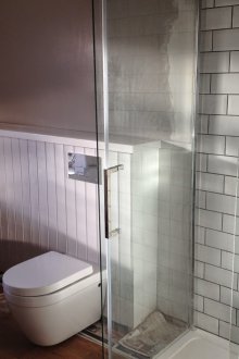 Διακόσμηση σωλήνων με πλαστικά πάνελ