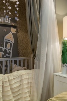 Καφέ υγρή ταπετσαρία στο φυτώριο