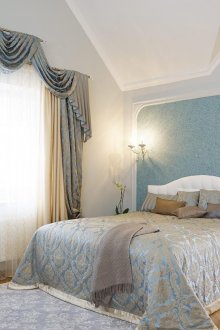 Μπλε υγρή ταπετσαρία στο υπνοδωμάτιο