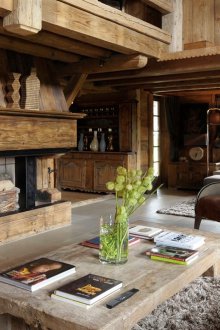 Δέντρο στο εσωτερικό του σαλέ