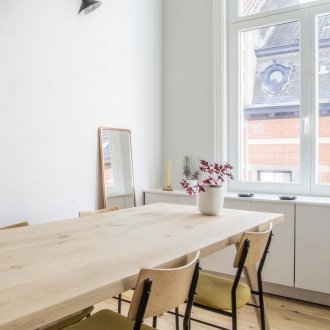 Δέντρο στο εσωτερικό του στούντιο