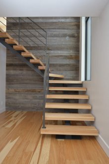 Ελαφρύ ξύλο στο εσωτερικό