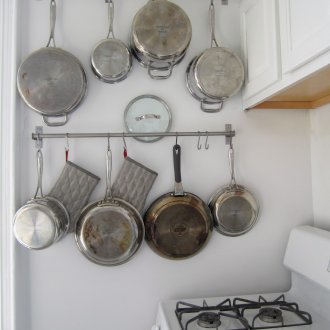 Κάγκελα για τηγάνια στην κουζίνα