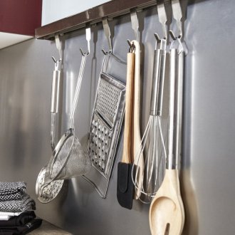 Κάγκελα στην κουζίνα με διακοσμητικό πάνελ