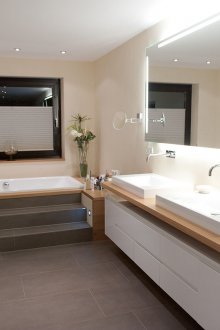 Μπεζ μοντέρνο μπάνιο