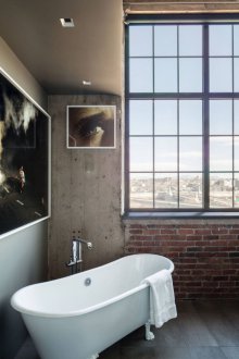 Μοντέρνο στυλ μπάνιο με τούβλο