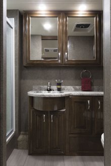 Μοντέρνο μπάνιο με στιλ επίπλωσης