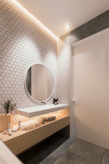 Μοντέρνο μπάνιο με εξαγωνικό στυλ