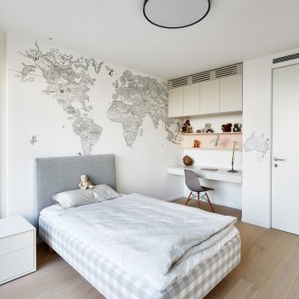 Ντουλάπα διακόσμηση με τραπέζι