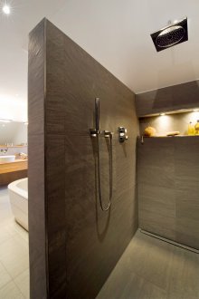 Χώρος διακόσμησης με προβολείς