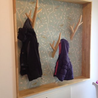 Εσωτερική διακόσμηση με κρεμάστρα.