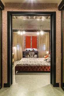 Υγρή ταπετσαρία στο διάδρομο