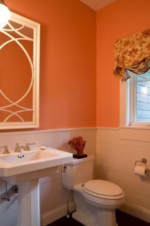 Ροδάκινο χρώμα στο εσωτερικό της τουαλέτας