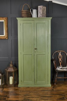 Skap i gangen grønt