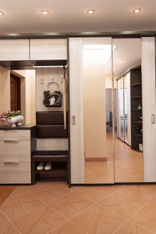 Skyve garderobe i gangen bleket eik