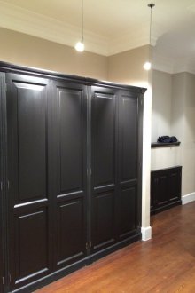 Garderobe i gangen svart klassiker