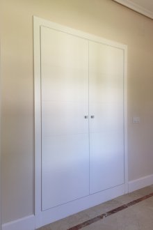 To-dørs innebygd garderobe