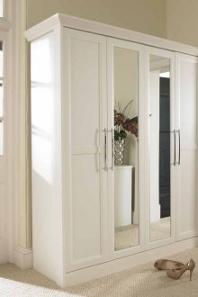 Garderobe i gangen i leiligheten