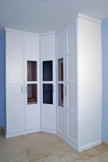 Garderobe i det indre av gangen hjørnet