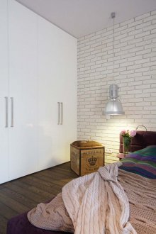 Σχεδιασμός υπνοδωμάτιο 18 τ.μ. με τοίχο από τούβλα