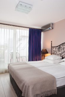 Σχεδιασμός υπνοδωμάτιο 18 τ.μ. με έπιπλα από σφυρήλατο σίδηρο