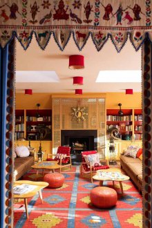 Ανατολικό στυλ στο εσωτερικό του καθιστικού.