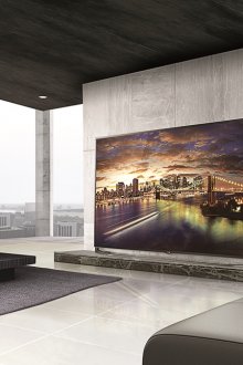 Μεγάλη τηλεόραση με πλάσμα στο σαλόνι